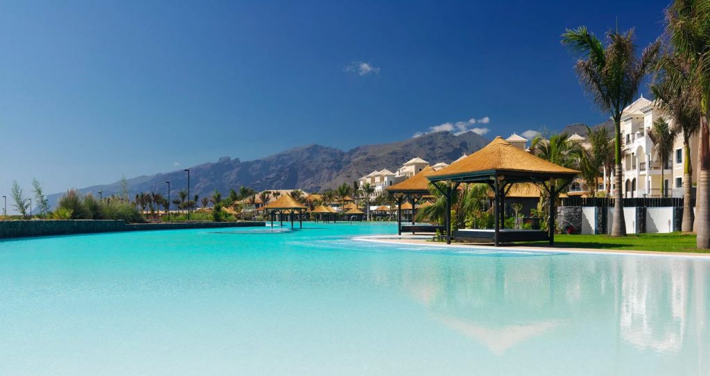 Piscina del hotel Palacio de Isora en Tenerife