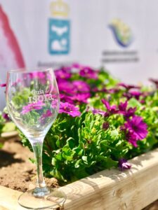 copa de vino vacia en el evento del mes del vino