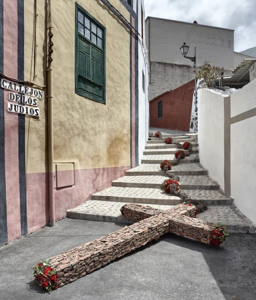 Cruz de flores en la Pascua florida de Guia de Isora